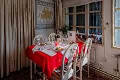 Välkomna till bords!