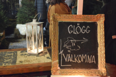 Glöggen serveras i vår trädgård