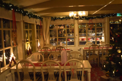 Gustavianska matsalen i julskrud